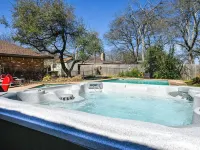 Beautiful Tudor Style home centrally located, and packed with amenities! Hotels in Belton