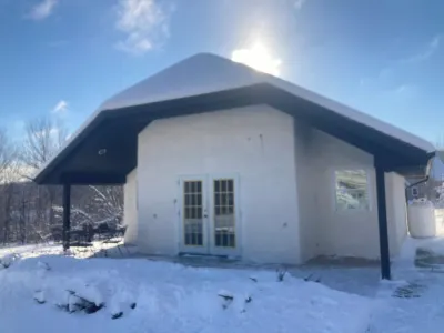 Charming Straw Bale Cottage Near Jay Peak – Cozy, Romantic, and Stylish Escape Hotels in der Nähe von Jay Peak Resort