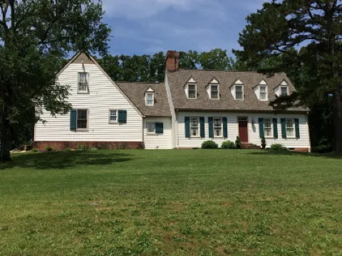 Special Rates-Enjoy Hot Springs in Our Colonial Williamsburg Reproduction Home Hotel di 