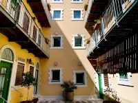 The Market Courtyard - Suites Hotel