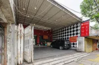 RedDoorz Syariah @ Jatinegara Hotels in East Jakarta City