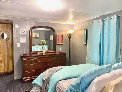 Gene's Retreat, charming lakeside 3 bed 2 bath peaceful home near Ft Gibson Lake