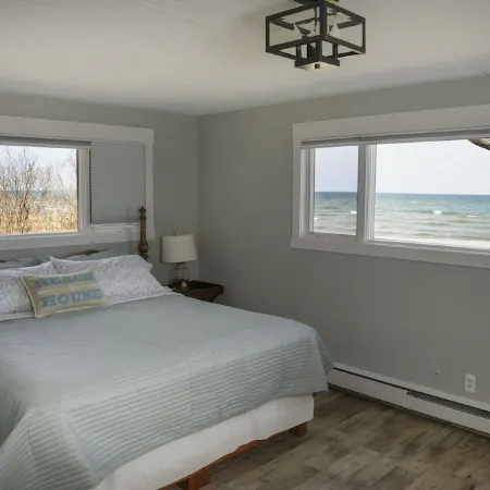 Beautiful Luxury Beachfront Home on Lake Huron - Spectacular Views/ Sugar Sand
