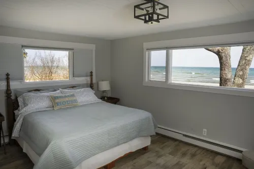 Beautiful Luxury Beachfront Home on Lake Huron - Spectacular Views/ Sugar Sand - 4-Star