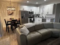 2Br, 1BA Guest Suite, Pool, Hot Tub, Brand New! Hotels in Joplin