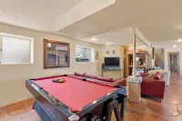 Tucson Hilltop Estate: Sleeps 9, Heated Pool  & Spa, Game Room, Cantina, Gas BBQ