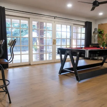 Modern Home 3-Br Retreat — Quiet, Cozy, & Family-Friendly in Fresno.