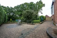 OYO Guest House Ellipse Hotels in Potters Bar