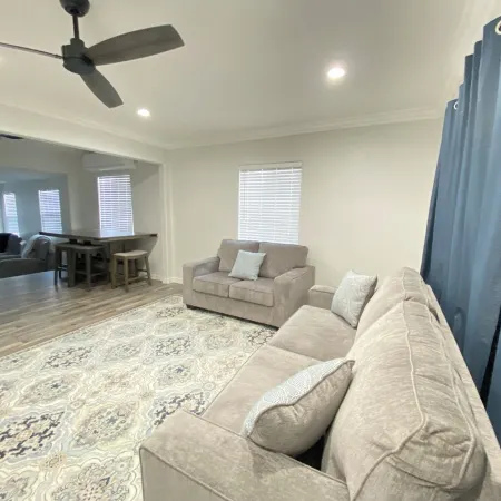 HubCityJewel-KingBed-Fenced Yard-LAX-SoFi-Disneyland Отели в г. Комптон
