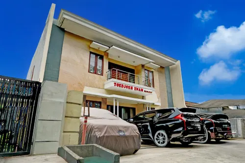 Hotel O 76 Gayungsari Karangpilang 호텔