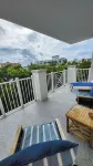 Newly renovated 2/2  apt-2 min walk to the beach and restaurants