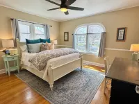 Extremely Clean!🏡1928 Columbine Cottage-Hot tub,Fire pit,Hiking,Pikes Peak Views