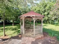 Charming 4-bedroom house with AC and WiFi in delightful Troutman Hotels in Fallstown