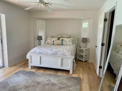 Peaceful 2-bedroom house with Pool, hot tub, and Lakeview Hotels near Punta Gorda Airport