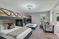 Huge Family Lakehouse · TWO Game Rooms, Fire Pit, Fishing, Kayaks, Pet Friendly