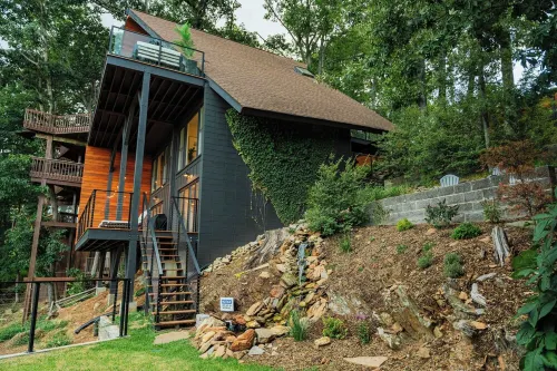 Luxury Mountain Villa - Unbelievable Sunsets - 15min drive to downtown Gville!