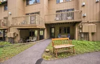 Cozy Ski Retreat at Waterville Valley. Pet Friendly!