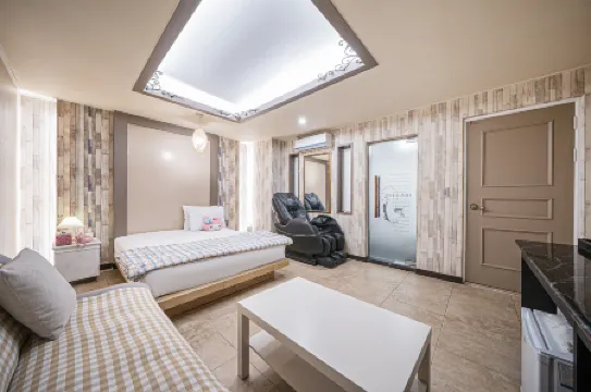 Handmade Accommodation Hotel Jena Seodaegu Station Branch Отели рядом с достопримечательностью «Электронный мир»