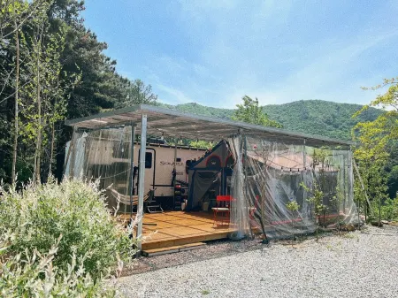 Jinan Lake Pension Отели в г. Чинан