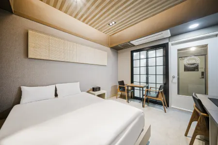 Daegu Bonridong Lovely Hotel Отели рядом с достопримечательностью «Daegu Arboretum»