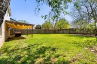 4Br • 30+ Days • WiFi + Home Office + Near Airport Hotels near Sam's Club