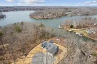 Deep Waterfront in a Quiet Cove! Laid Back at Lake Anna, Public Side, Mid-Lake!