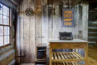 "Timber Lodge", Rustic 4BR Log Cabin + Guesthouse