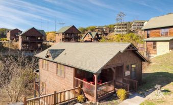 Bear Cove by AvantStay Hot Tub Pool Table