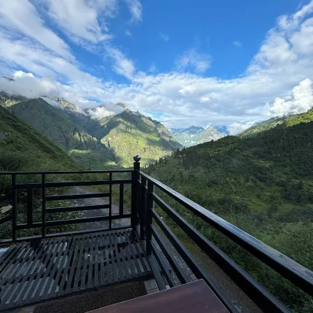 Kuari Pass Inn