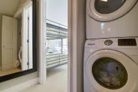 Seattle Vacation Home: Off the Wall