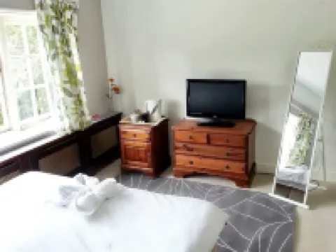 Rosemead Guest House Hotels in Claygate
