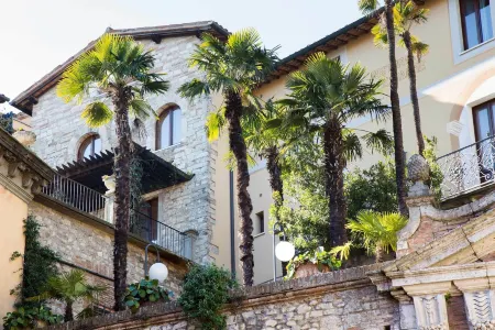 Hotel Fonte Cesia Отели в г. Acqualoreto