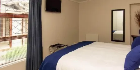 39 on Nile Guest House Отели в г. Порт-Элизабет