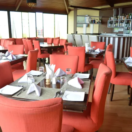 Cranes Suites Hotel