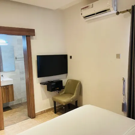 James Court Hotel & Luxury Apartments