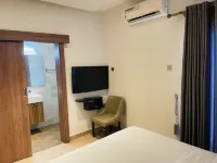 James Court Hotel & Luxury Apartments