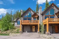 Two Primary Main Level Suites, Hot Tub and Magnificent Views