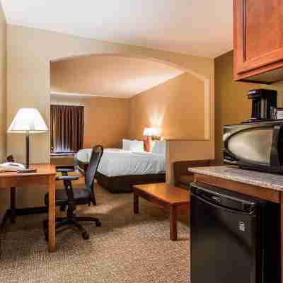 Quality Suites New Iberia Rooms