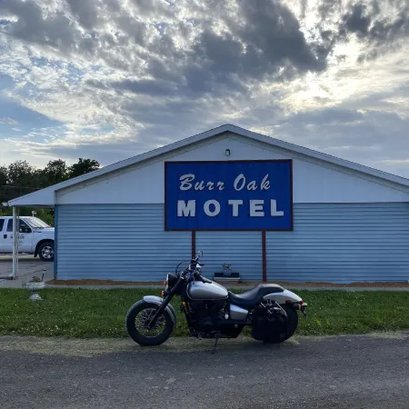 Burr Oak Motel