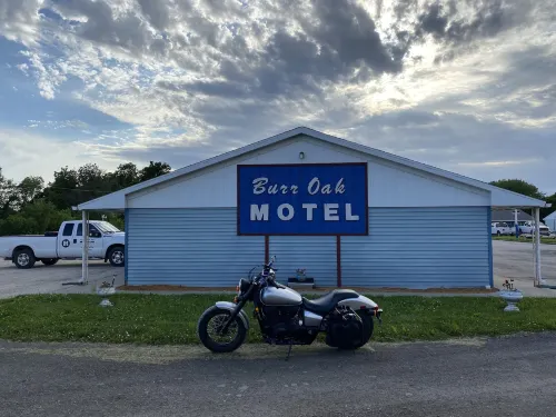Burr Oak Motel Hotels in Algona