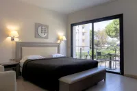 Villa Azur Hotels in Villeneuve-Loubet