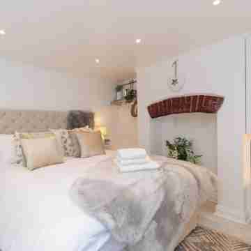 Central Apartment - with Patio and Sofa Bed! Rooms