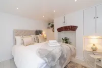 Central Apartment - with Patio and Sofa Bed!