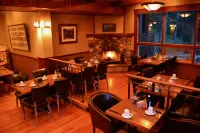 Johnston Canyon Lodge & Bungalows - breakfast