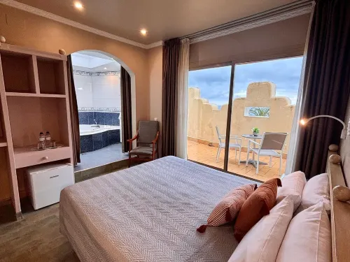 ホテル セリマール シッチェス