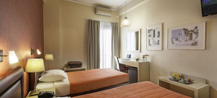 Lilia Hotel โรงแรมในไพรีอัส