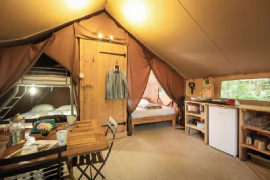 Huttopia de Roos Hotels in 