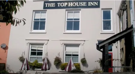 The Top House Inn Отели рядом с достопримечательностью «Housel Bay Beach»