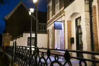 Apartments at Number 10 the Abbey Hotel a 