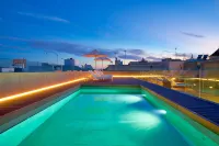 Tandem Torres de Cádiz Suites - Pools